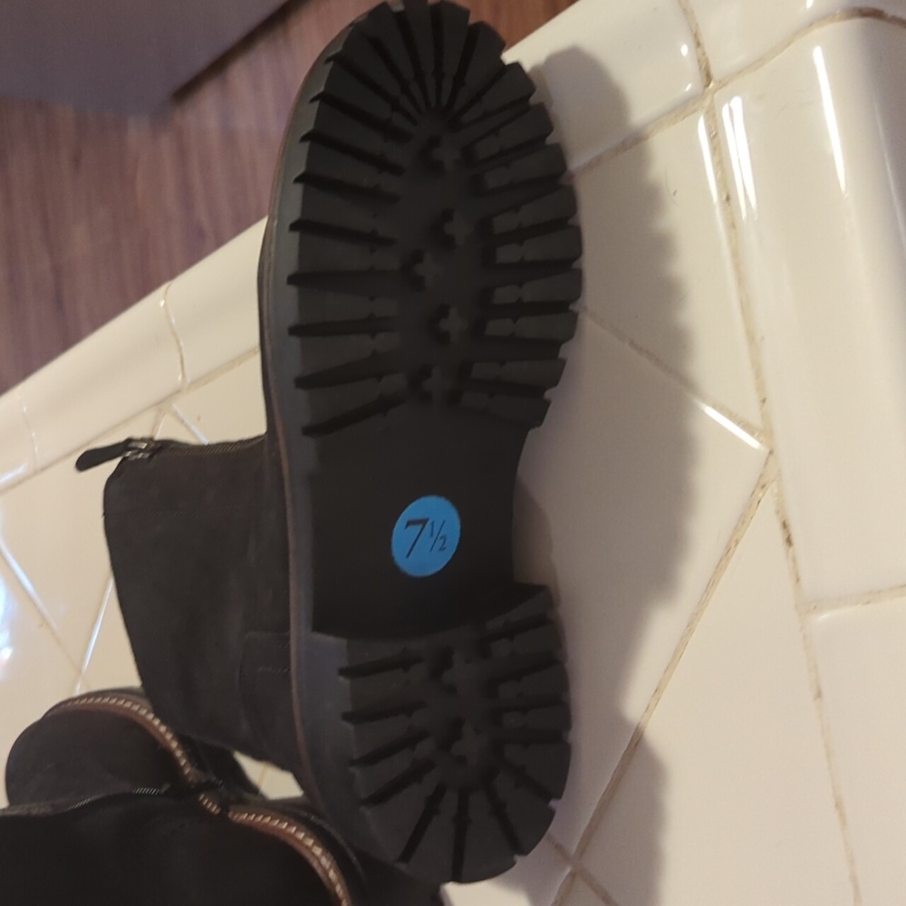 Boots - Picture 3 of 3